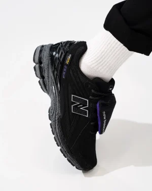 New Balance 1906R Triple Black STYLE-M1906ROC(1)