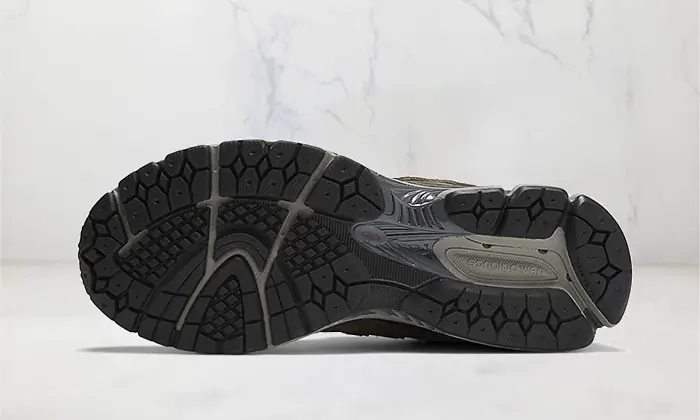New Balance 2002R Protection Pack Dark Moss STYLE-M2002RDN(3)