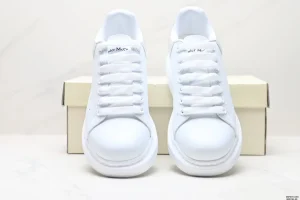 Baskets Alexander McQueen blanches et argentees(7)