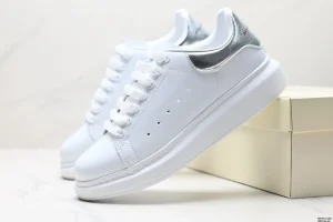Baskets Alexander McQueen blanches et argentees(8)